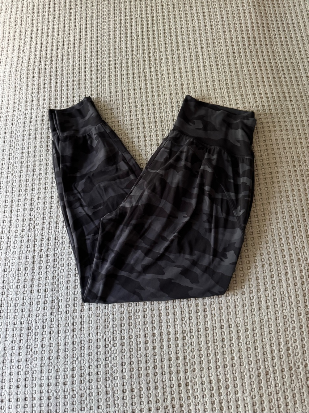 Athleta Camo joggers- Size large